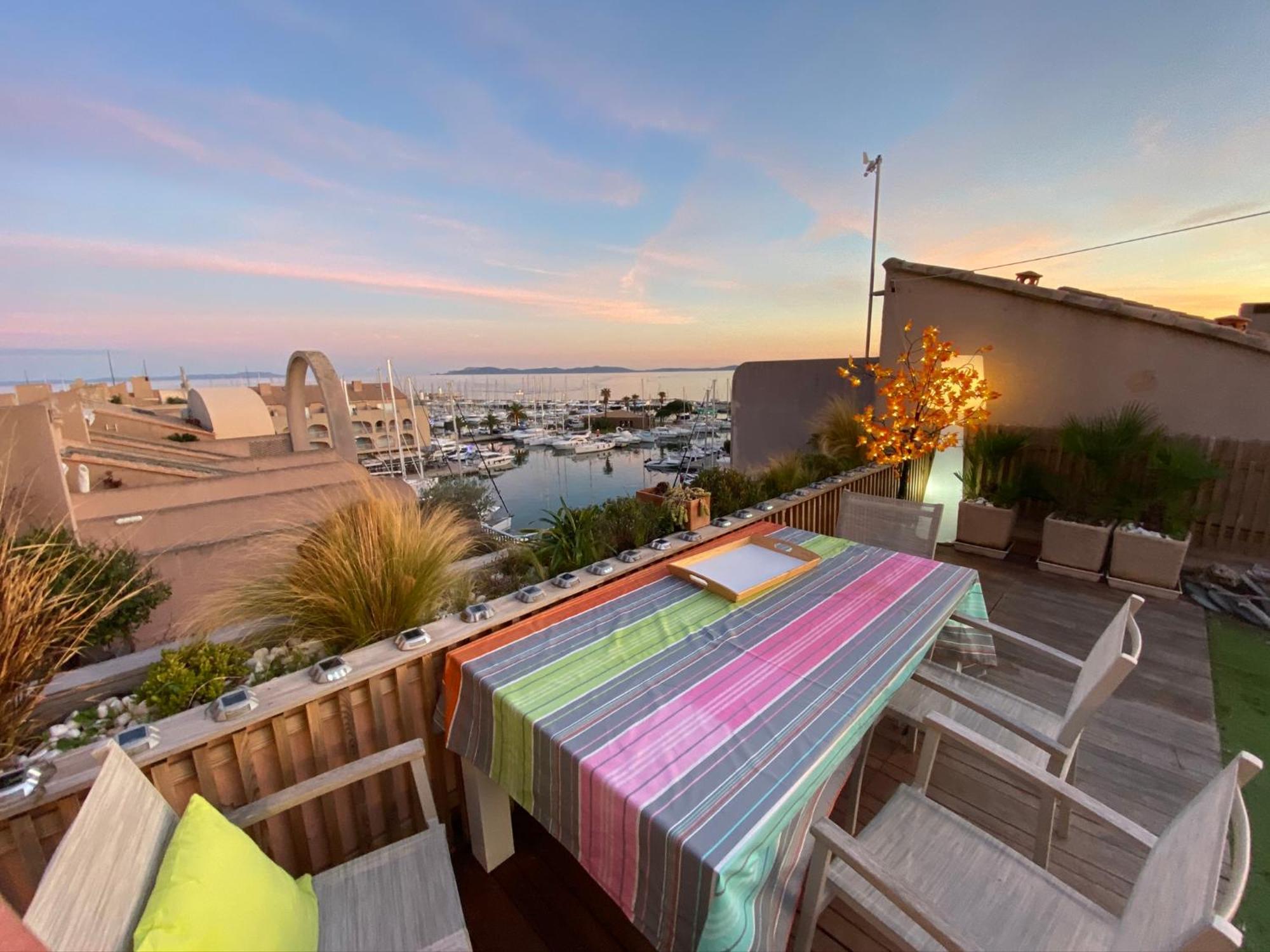 Apartment Port Duplex Plein Sud 200 M2 Et 100 M2 De Terrasse Hyères